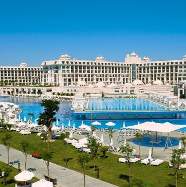 Нова Година 2026 в Анталия с 4 нощ. в TITANIC DELUXE GOLF BELEK 5*, Белек  автобус от София, Пловдив, Стара Загора, Варна и Бургас